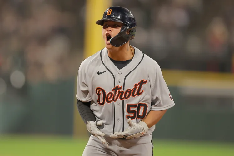 White Sox fall out of 1st place with 11-8 loss to Tigers